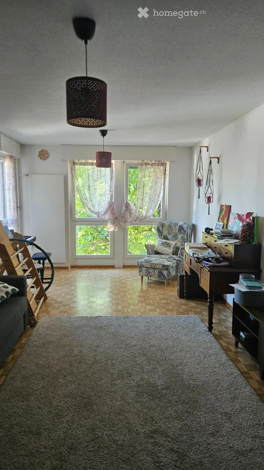 5-Room Apartment with Parking Space & Excellent Location