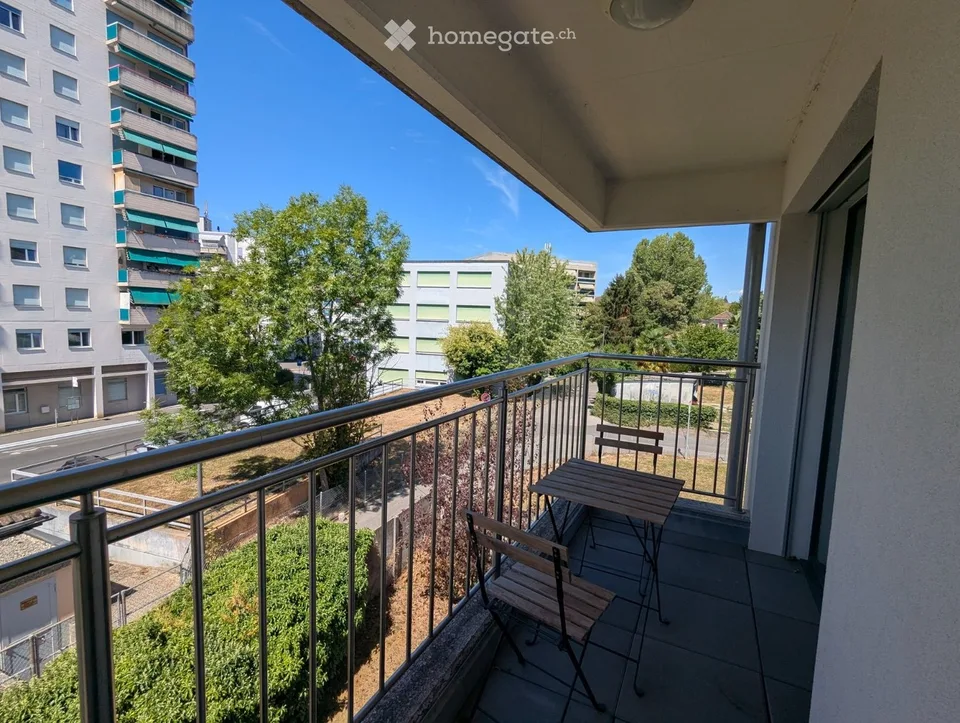 Monolocale luminoso con balcone a Renens, dal 1 ottobre