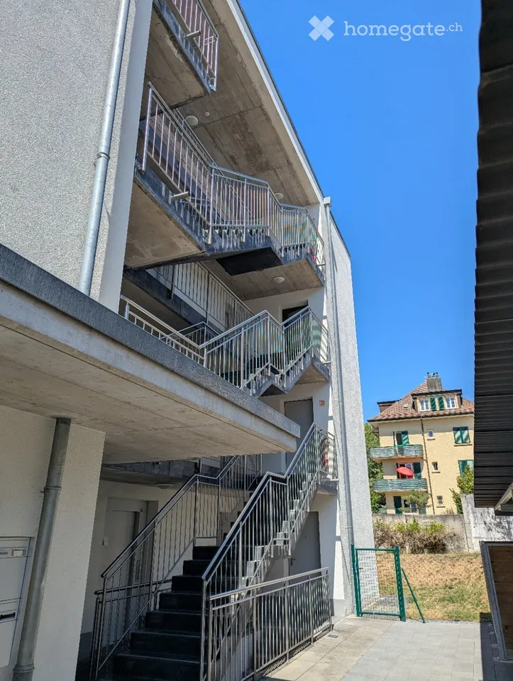 Monolocale luminoso con balcone a Renens, dal 1 ottobre
