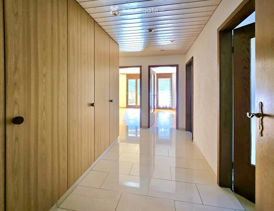 Attractive 7.5-room house with annex and building land