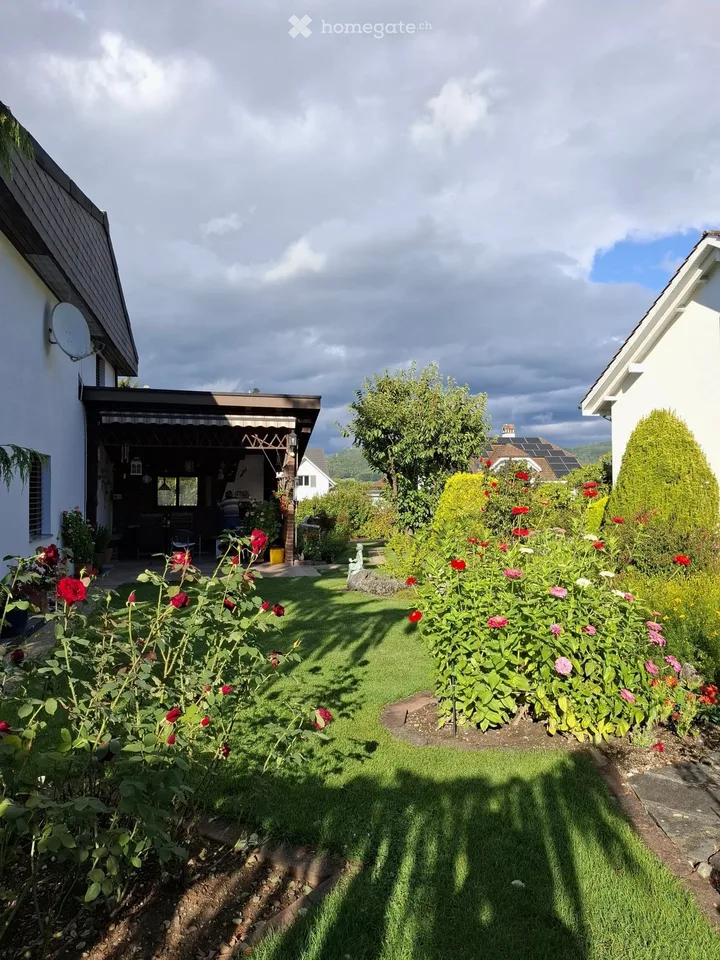 Attractive 7.5-room house with annex and building land