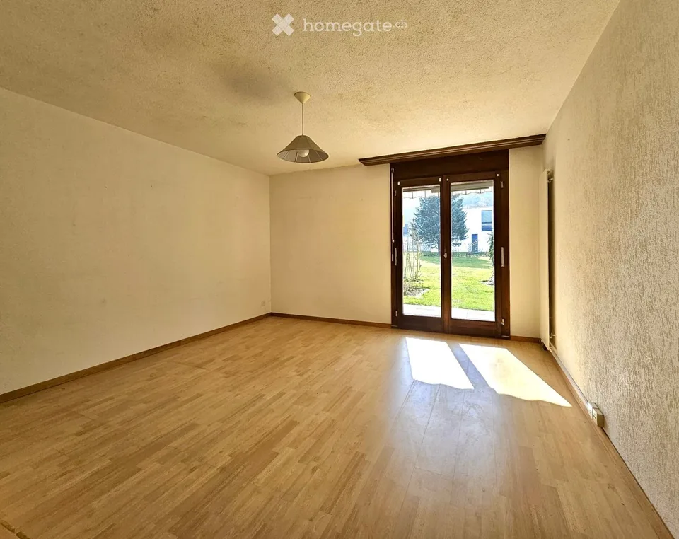 Attractive 7.5-room house with annex and building land
