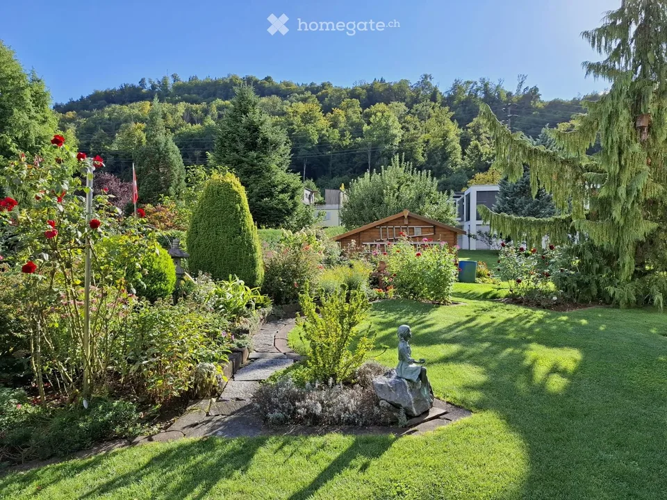 Attractive 7.5-room house with annex and building land