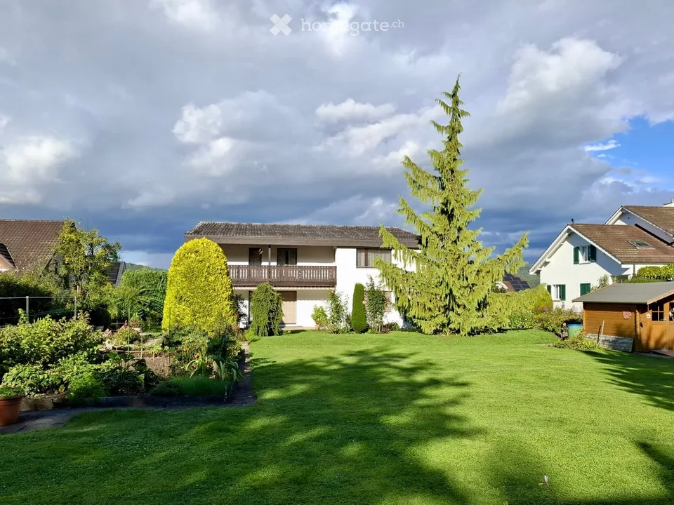 Attractive 7.5-room house with annex and building land