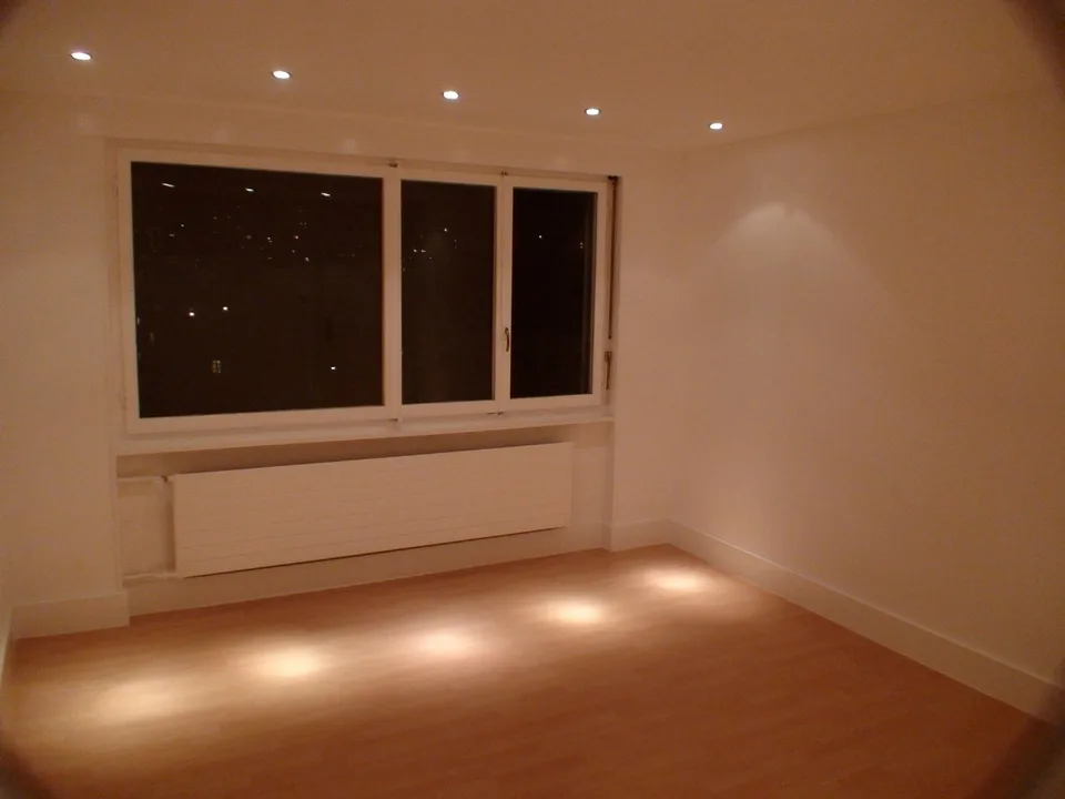 Charmantes 4-Zimmer-Wohnung renoviert mit Balkon – La Chaux-de-Fonds – Foto 14 von 16