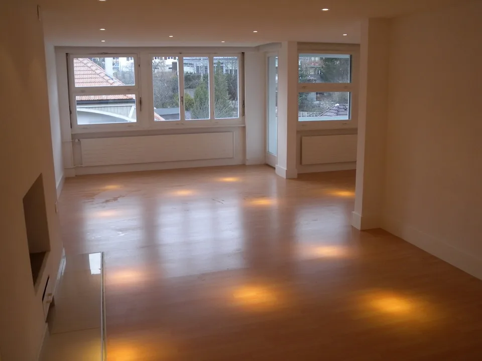 Charmantes 4-Zimmer-Wohnung renoviert mit Balkon – La Chaux-de-Fonds – Foto 9 von 16