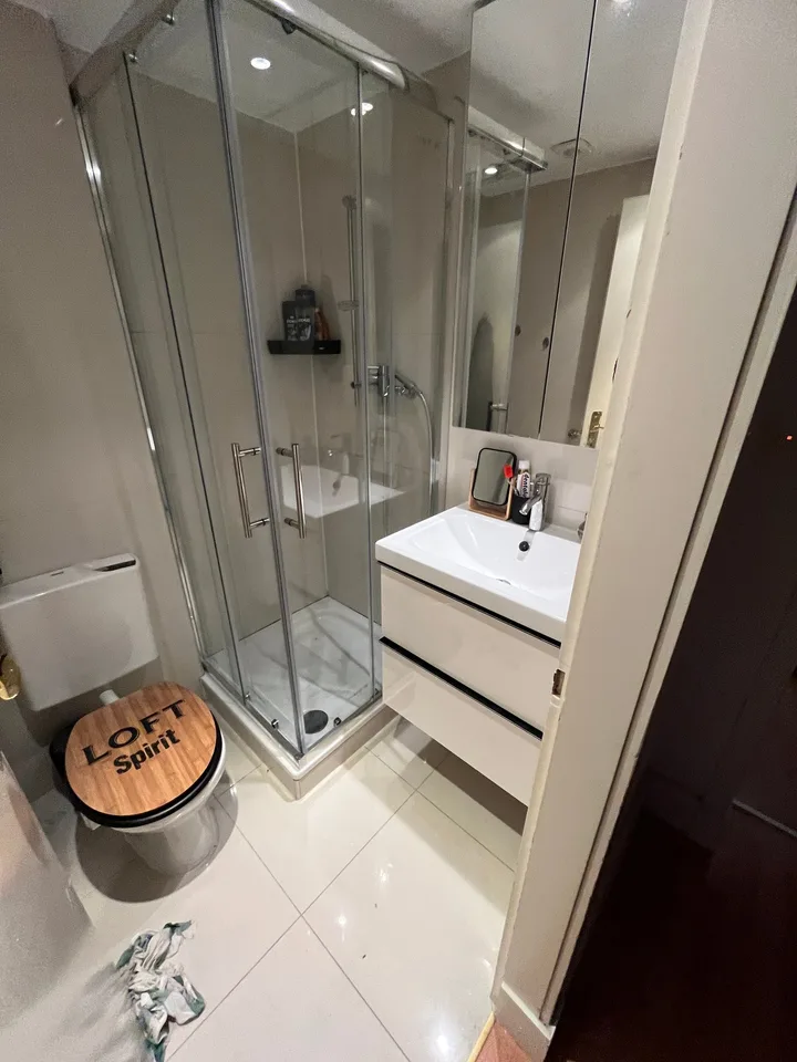 Charmantes 4-Zimmer-Wohnung renoviert mit Balkon – La Chaux-de-Fonds – Foto 12 von 16