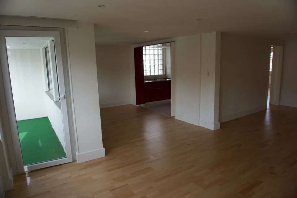 Charmantes 4-Zimmer-Wohnung renoviert mit Balkon – La Chaux-de-Fonds – Foto 7 von 16