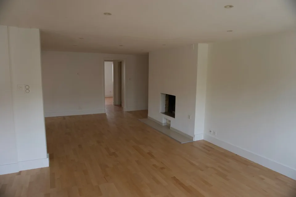 Charmantes 4-Zimmer-Wohnung renoviert mit Balkon – La Chaux-de-Fonds – Foto 6 von 16