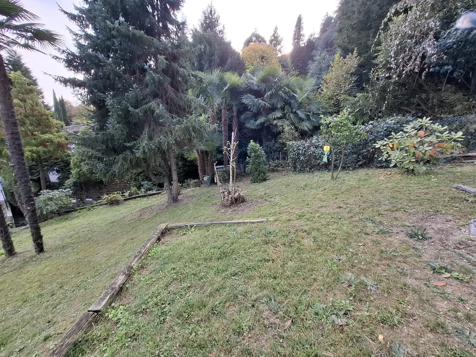 Buildable land with lake view and private access - exclusive location near Lake Lugano