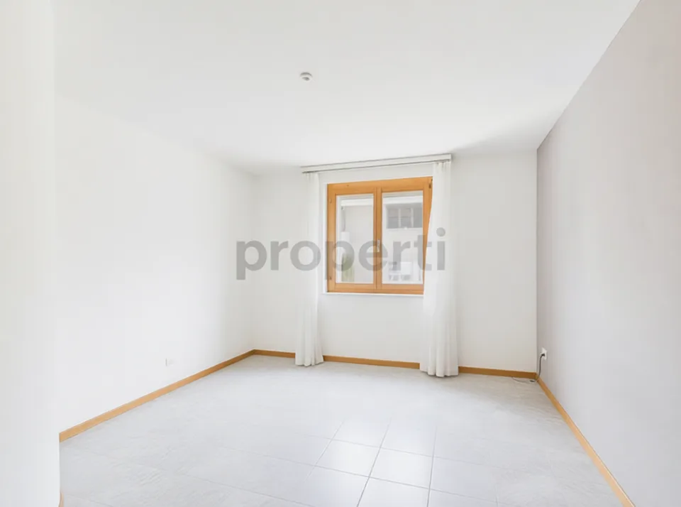 Newly renovated 4.5-room elegant apartment with private parking, Bubendorf