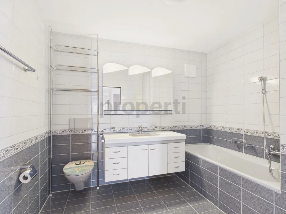Newly renovated 4.5-room elegant apartment with private parking, Bubendorf