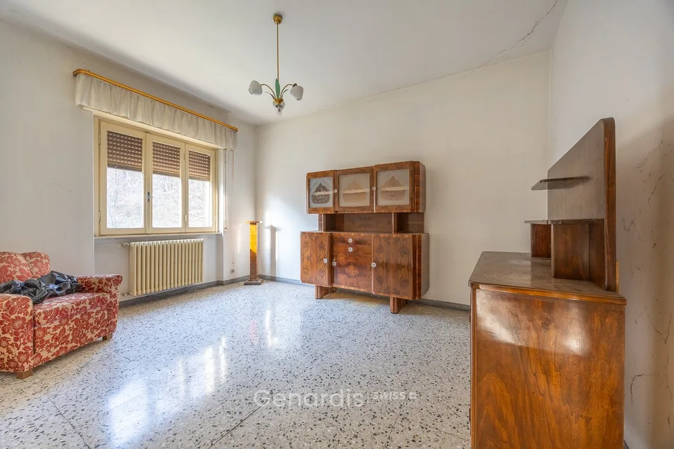 Wohnung zur Renovierung in Ronago – Via Milano 66