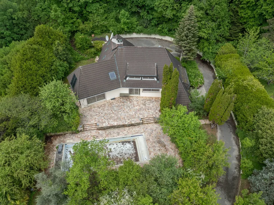 Rare property with great potential near Lake Geneva