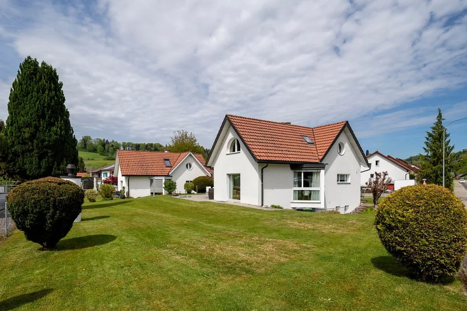 Freistehend, kinderfreundlich und mit grossem Garten