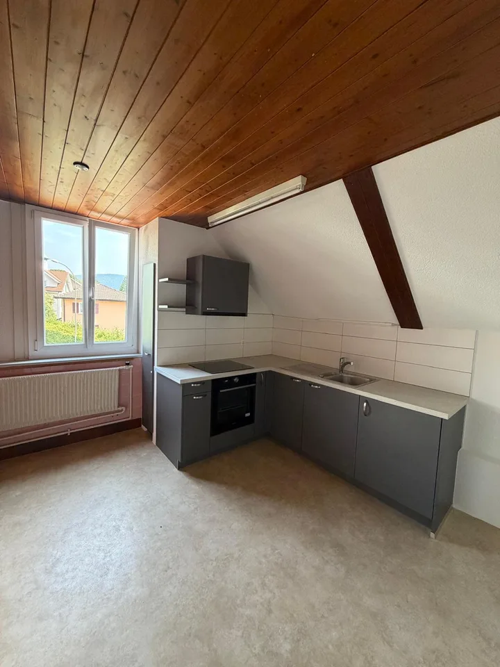 Appartement 2.5 pièces lumineux avec balcon à Tavannes