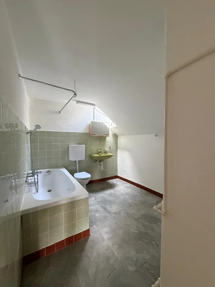 Bright 2.5-room apartment with balcony in Tavannes