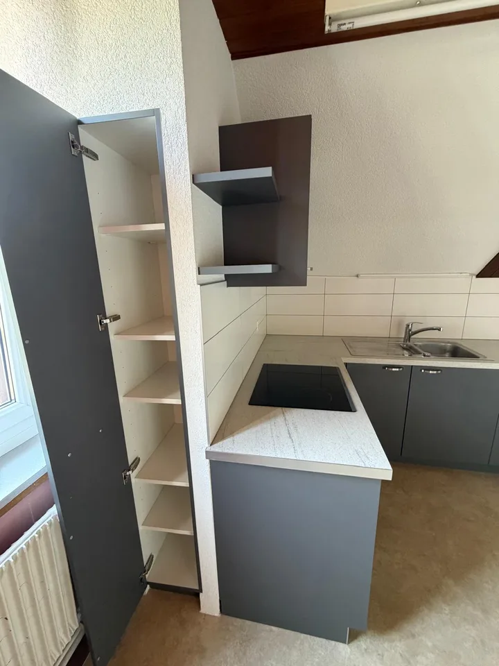 Bright 2.5-room apartment with balcony in Tavannes