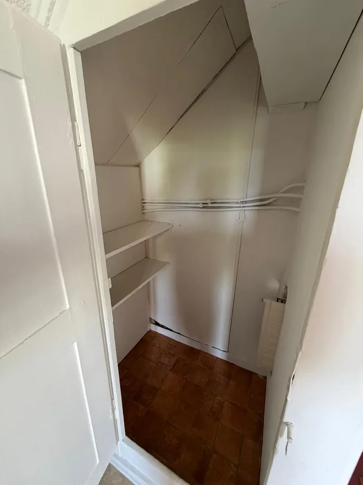 Bright 2.5-room apartment with balcony in Tavannes