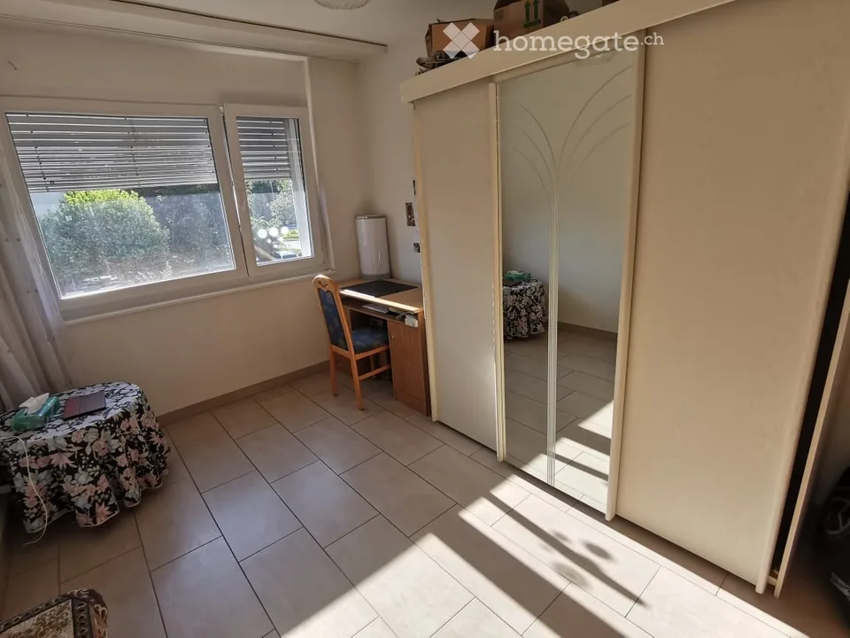 Apparemment 3.5 pces à louer