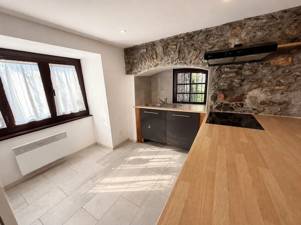 SAN VITTORE | 2.5 rooms semi-furnished with fireplace
