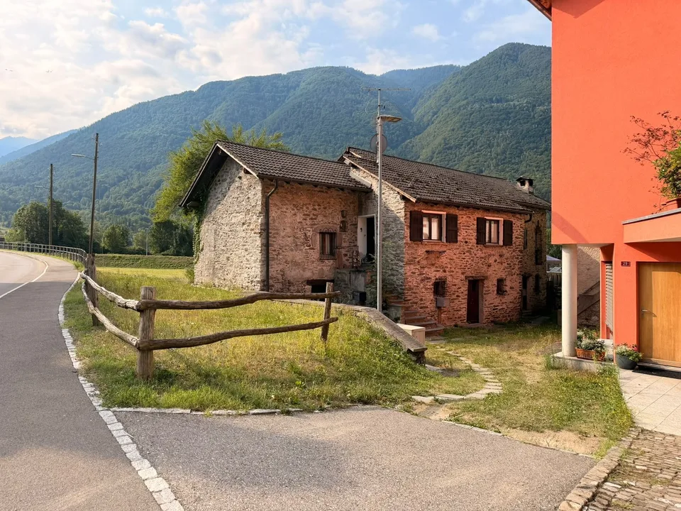 SAN VITTORE | 2.5 LOCALI SEMIARREDATO CON CAMINO