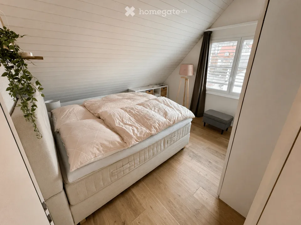 118 m² Maisonette mit 18 m² Galerie, 2 Balkonen, Cheminée & 2 Bädern