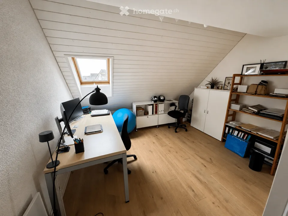 118 m² Maisonette mit 18 m² Galerie, 2 Balkonen, Cheminée & 2 Bädern