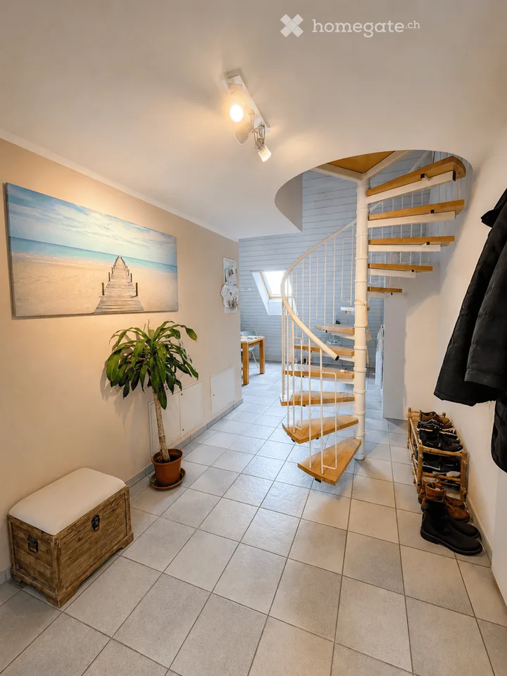 118 m² Maisonette mit 18 m² Galerie, 2 Balkonen, Cheminée & 2 Bädern