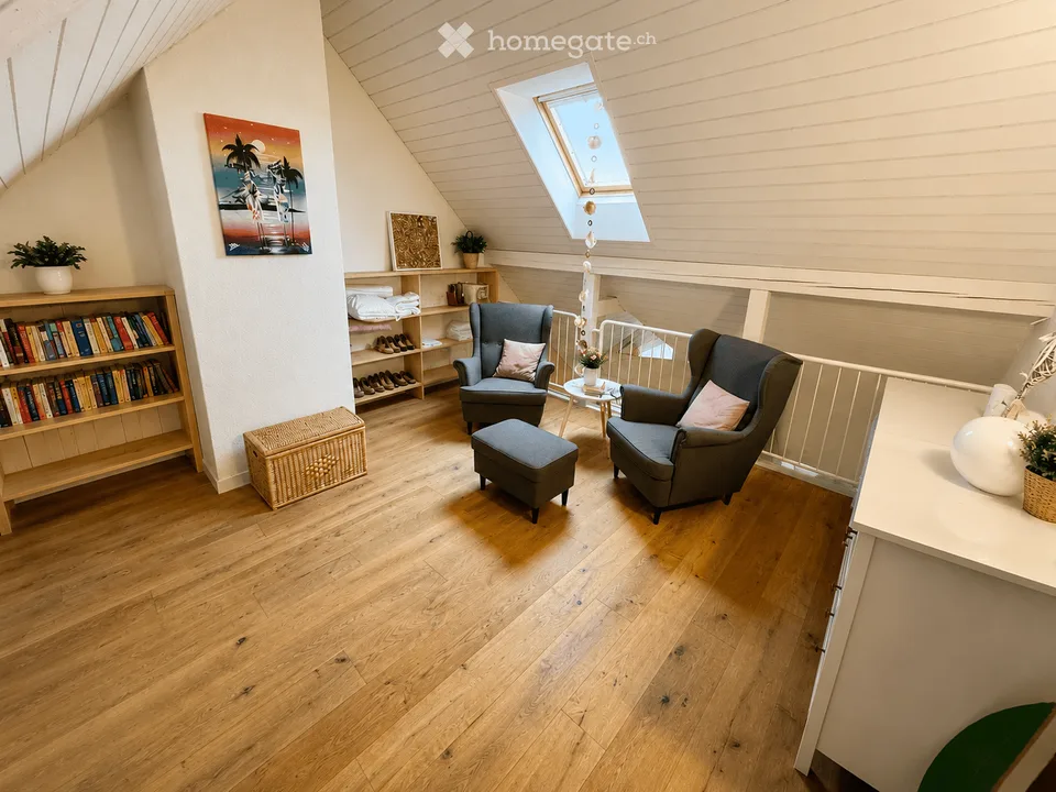 118 m² Maisonette mit 18 m² Galerie, 2 Balkonen, Cheminée & 2 Bädern