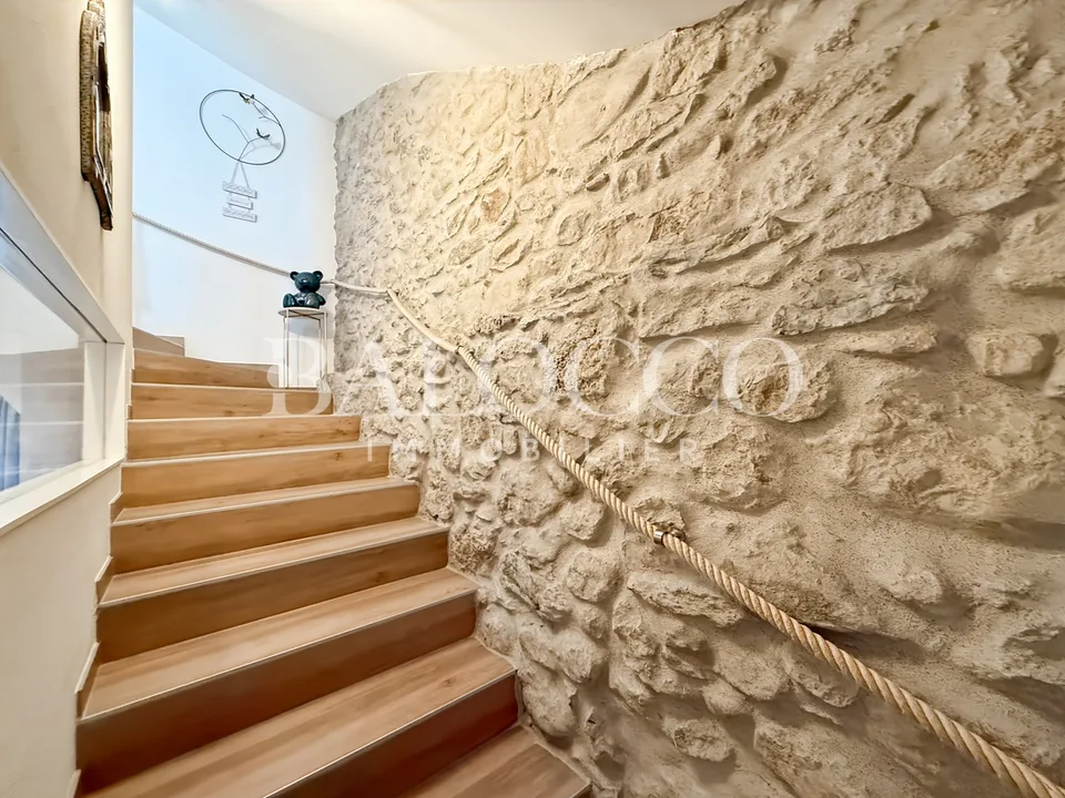 Sehr hübsches Dorfhaus im Zentrum des Dorfes