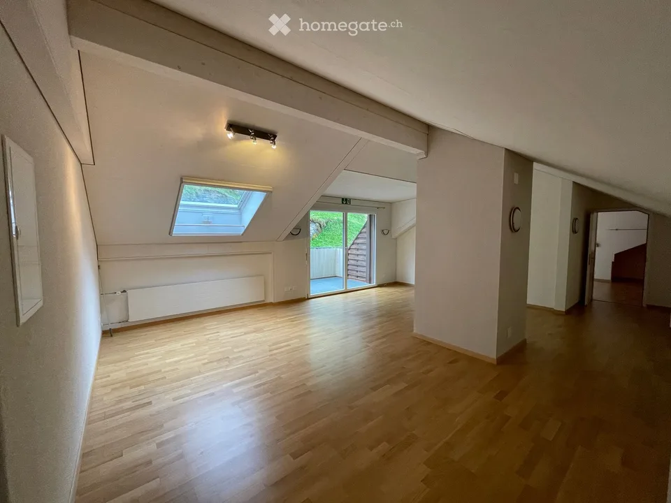 Appartamento mansardato luminoso 3.5 locali a Bristen