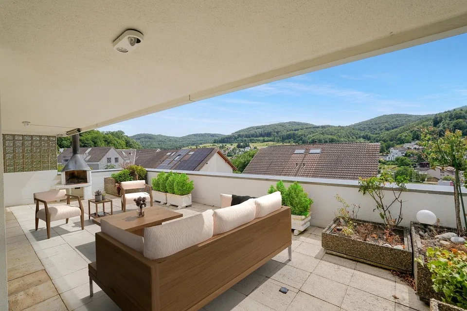 Grosszügige 5.5 Zimmer-Attikawohnung an sonniger, zentraler Lage