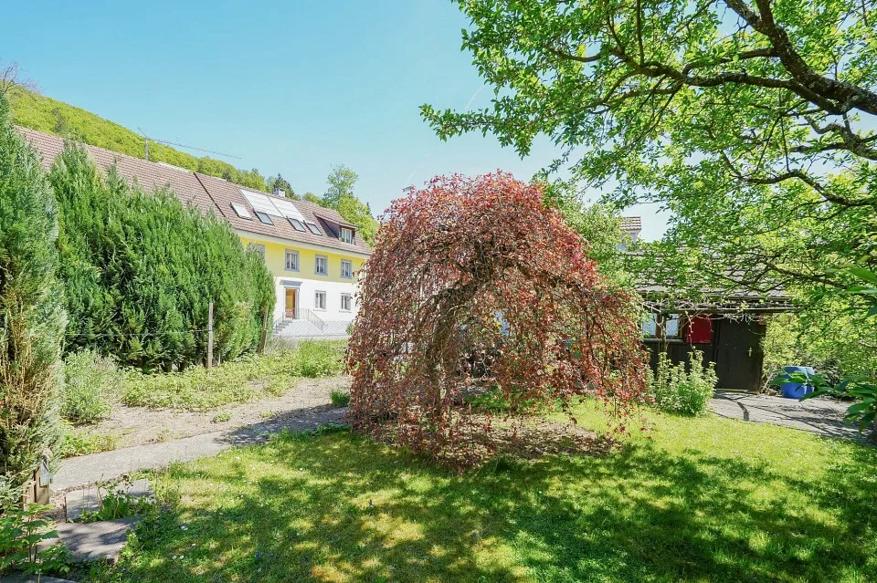 Raumwunder mitten im idyllischen Dorfkern mit grosser Gartenparzelle (optional)