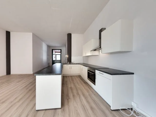 Molto spazio per la tua attività! 172m² nell'area industriale di Täfern, vicino all'uscita autostradale Baden-Dättwil