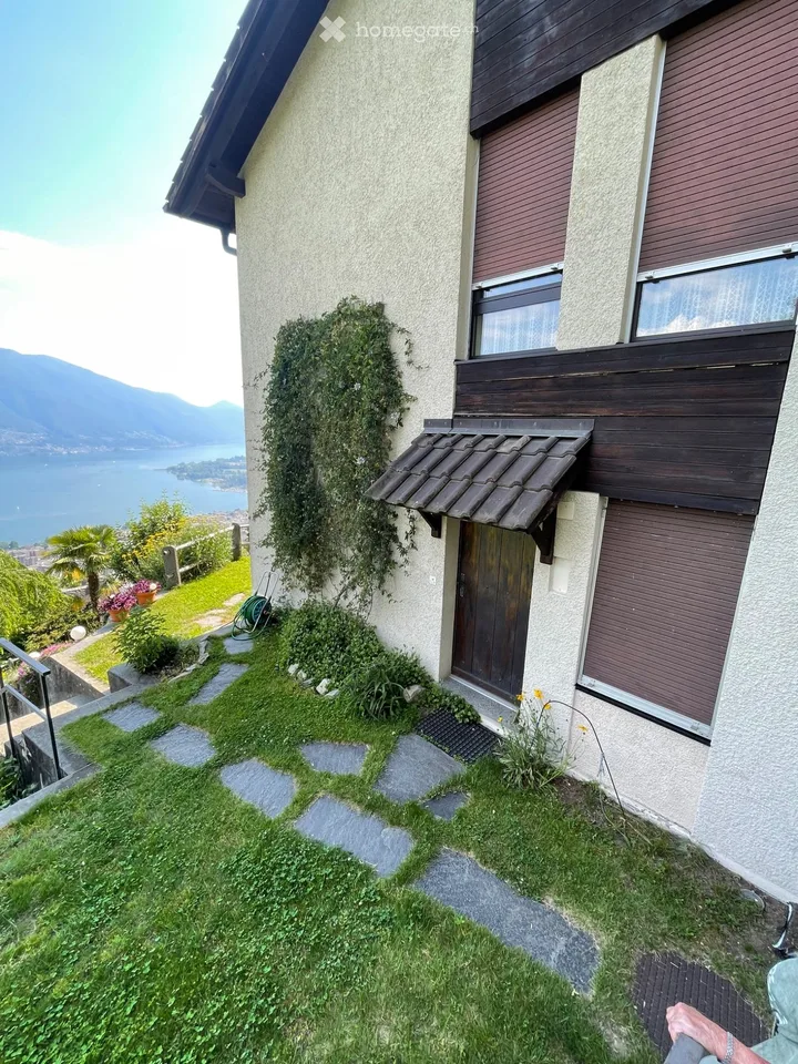 Helllichte 4-Zimmer-Wohnung mit Seeblick zu vermieten