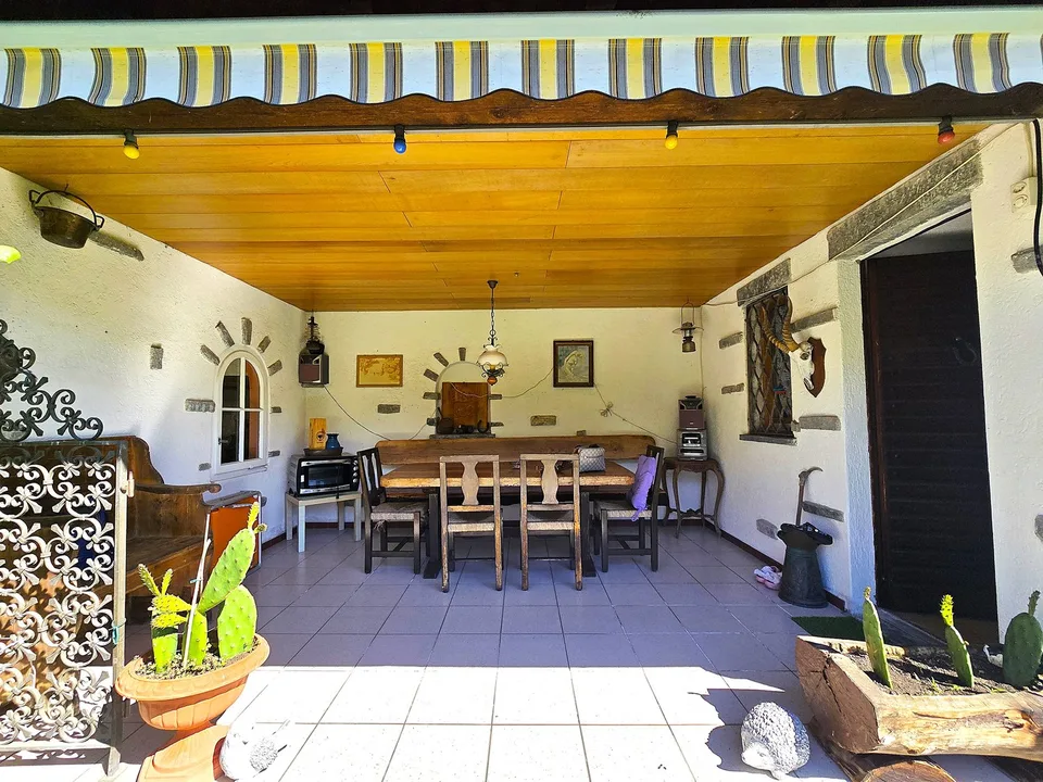 Haus inmitten der Natur mit Grundstück mit herrlicher Aussicht