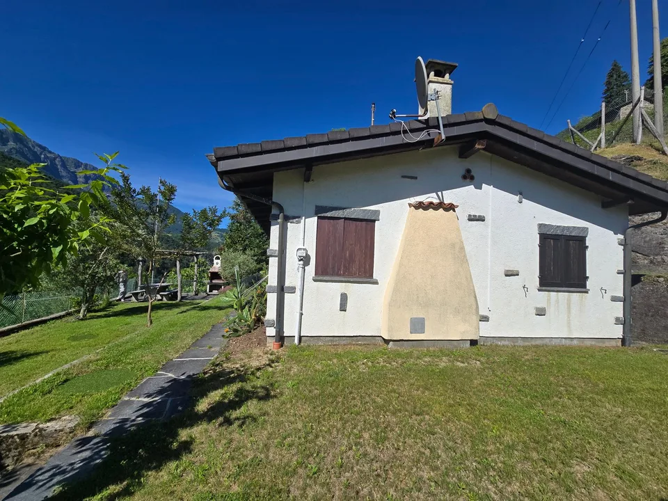 Haus inmitten der Natur mit Grundstück mit herrlicher Aussicht