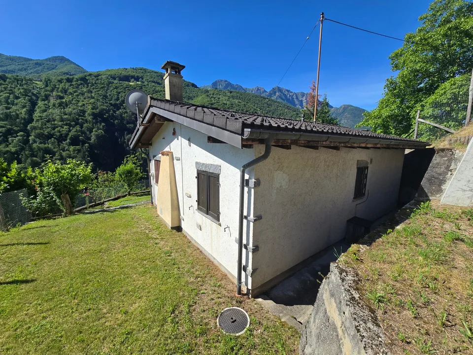 Haus inmitten der Natur mit Grundstück mit herrlicher Aussicht