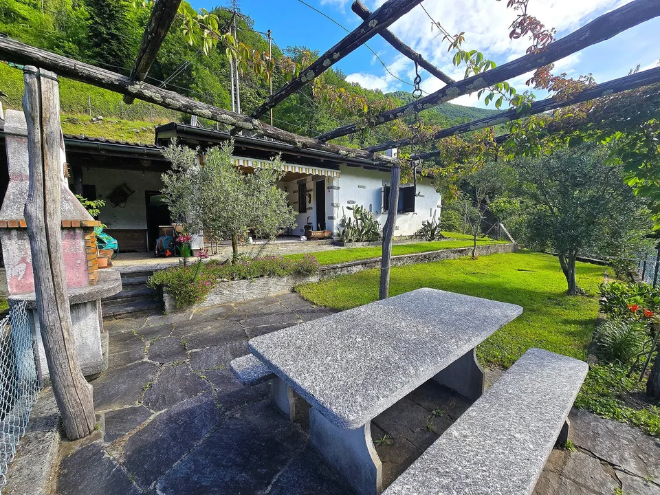 Haus inmitten der Natur mit Grundstück mit herrlicher Aussicht