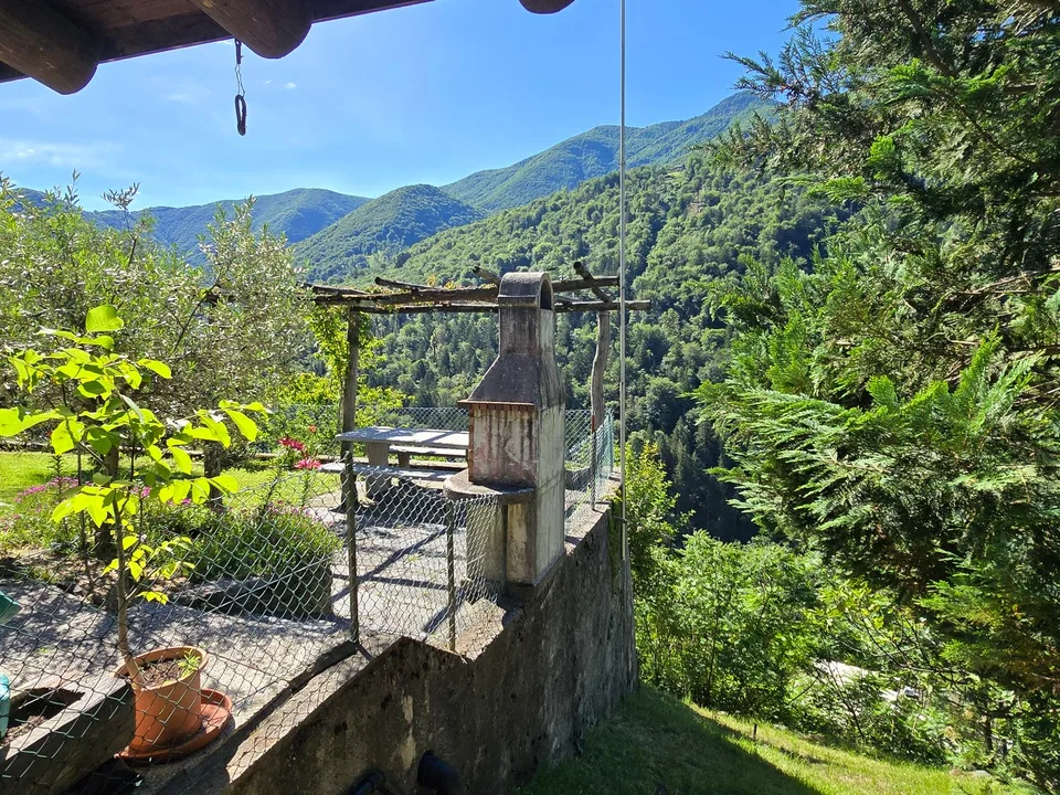 Haus inmitten der Natur mit Grundstück mit herrlicher Aussicht