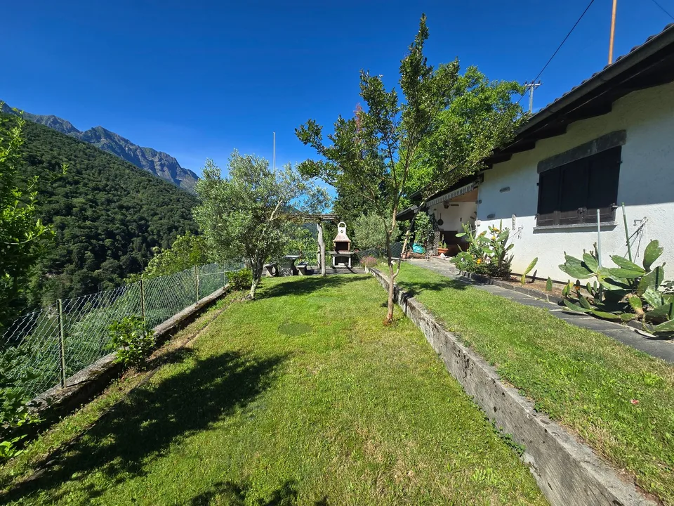 Haus inmitten der Natur mit Grundstück mit herrlicher Aussicht