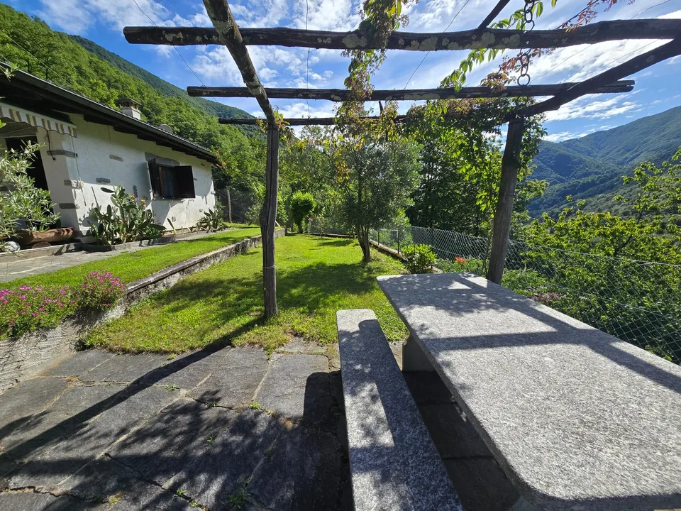 Haus inmitten der Natur mit Grundstück mit herrlicher Aussicht