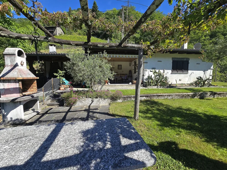 Haus inmitten der Natur mit Grundstück mit herrlicher Aussicht