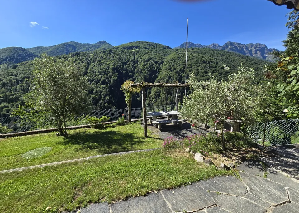 Haus inmitten der Natur mit Grundstück mit herrlicher Aussicht
