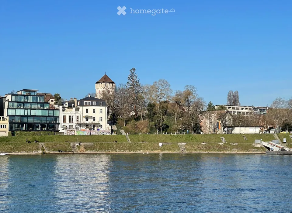 Altbau mit Garten direkt am Rhein.