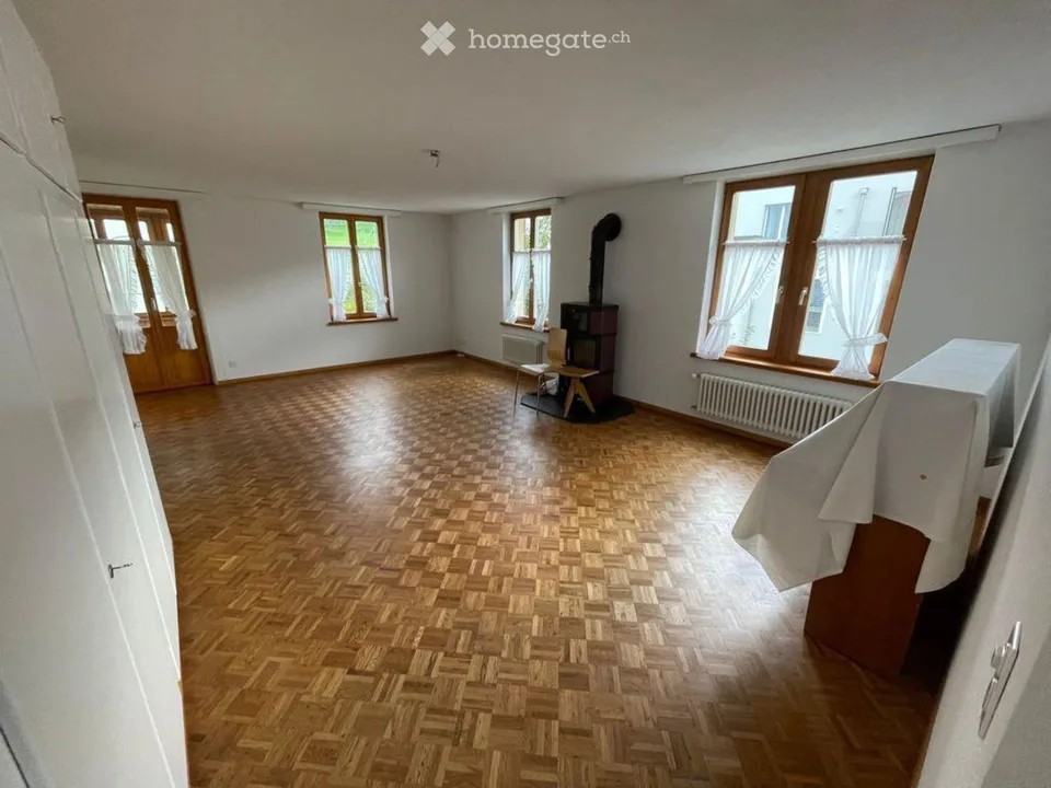 3.5 Zimmer Altbau-Wohnung inkl. 1 Garage- und 1 Parkplatz