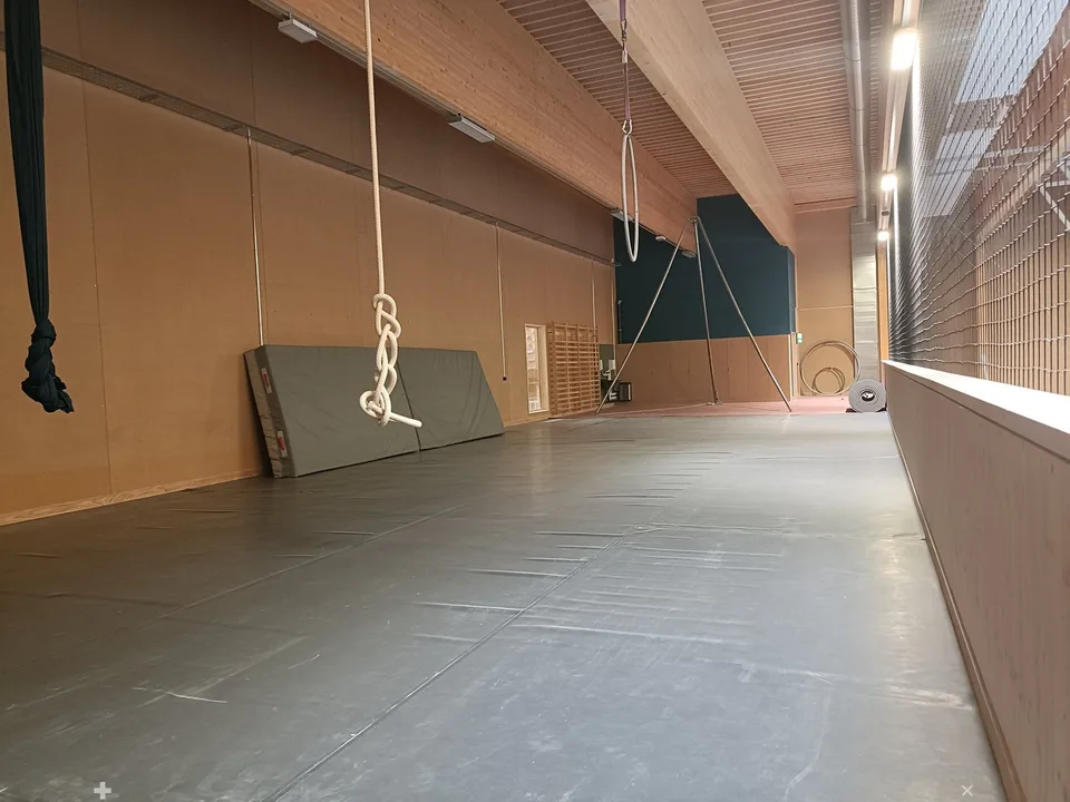 213 m² Spazio commerciale speciale nel Turnzentrum di Sportfabrique Biel/Bienne