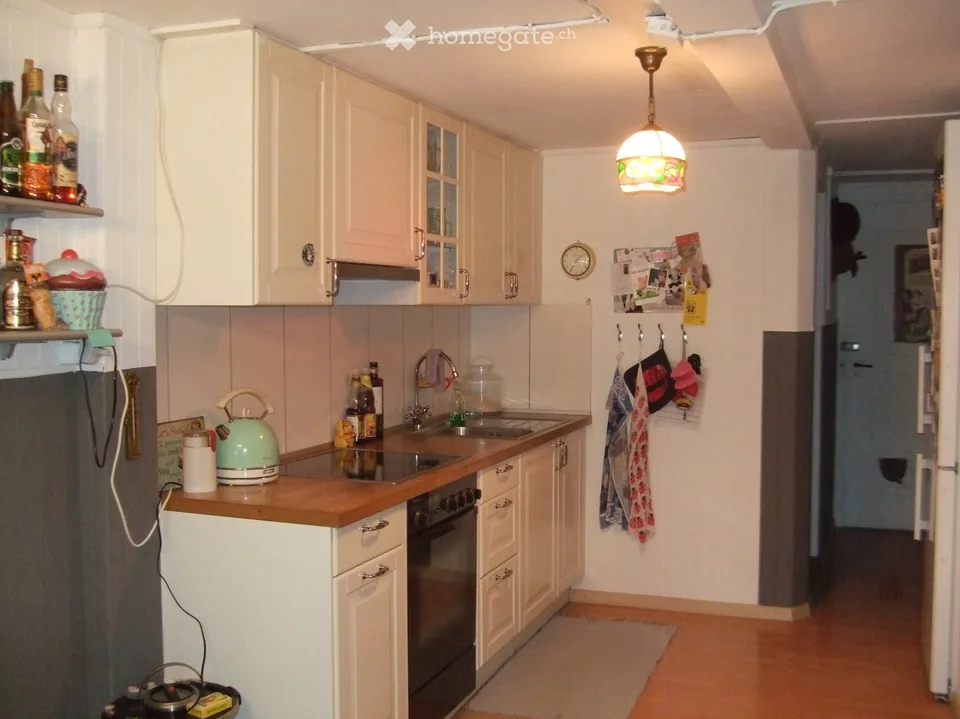 3- Zimmer Altbau Wohnung in Heimberg / Heizung 2 Holz öfeli