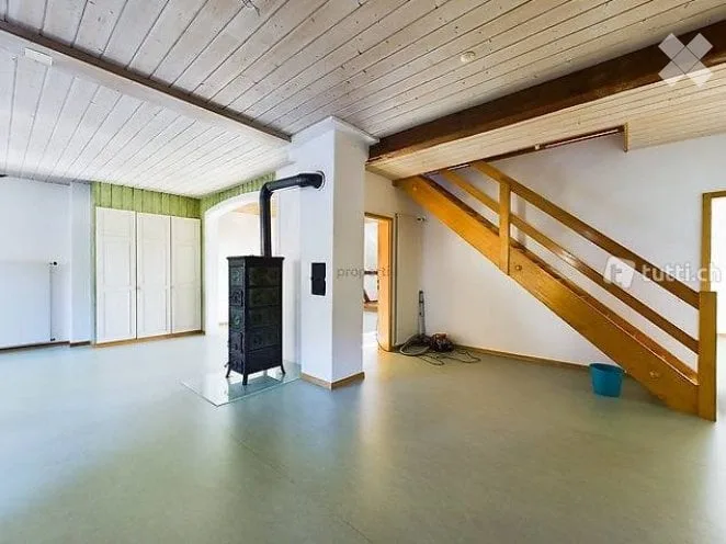 Einmalig schöne und helle Dachwohnung im Bauernhaus